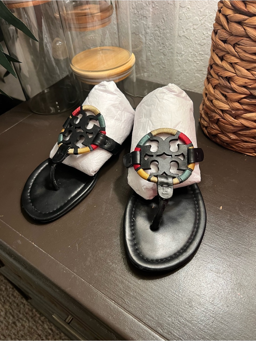 Tory Burch MILLER Black Multi GOLD RED GREEN Thong Sandals sz 7.5 - Picture 2 of 4